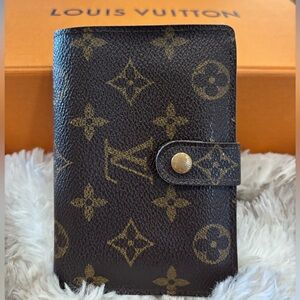 Louis Vuitton Kisslock wallet